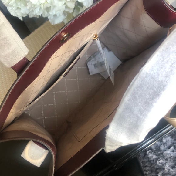 Michael Kors Kenley Merlot Signature Large Nirth South Tote - Picture 6 of 7